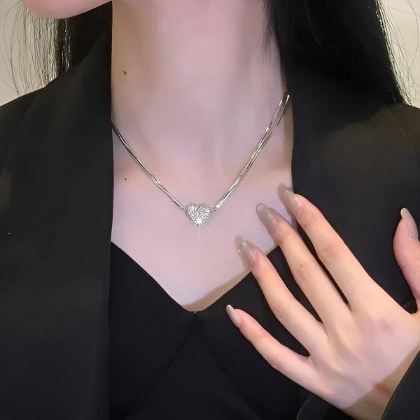 Elégant Collier Magnétique en Forme de Cœur