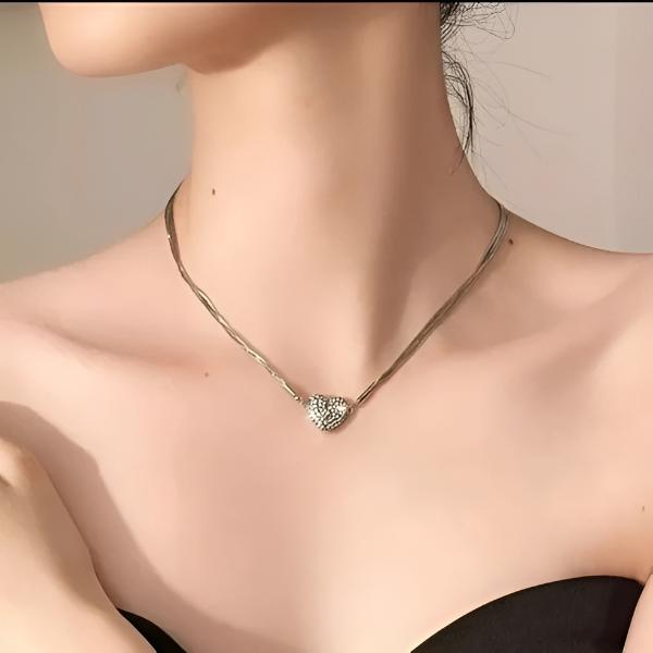 Elégant Collier Magnétique en Forme de Cœur