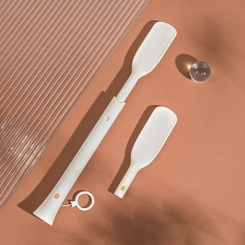 Un Chausse - Pied Télescopique pour un Enfilage Facile