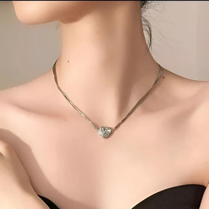 Elégant Collier Magnétique en Forme de Cœur