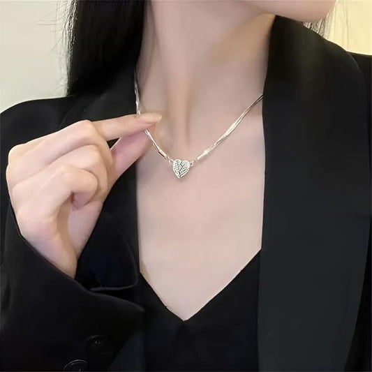 Elégant Collier Magnétique en Forme de Cœur